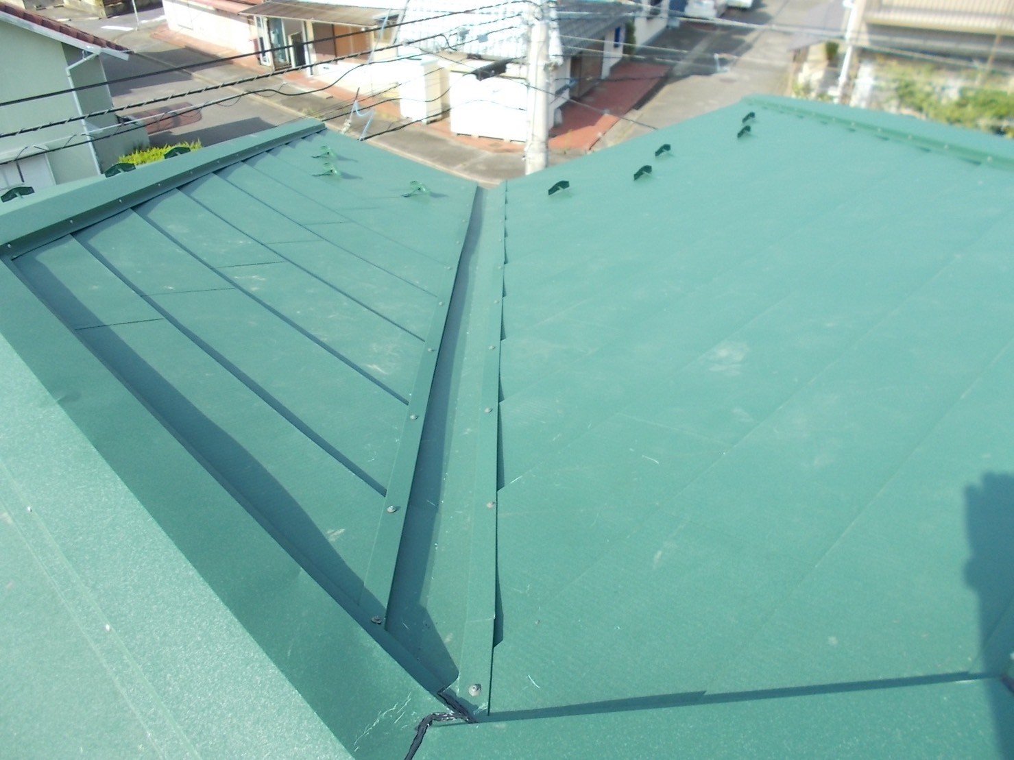茨城県土浦市にて雨漏り修理　コロニアル屋根からのカバー工法　完工